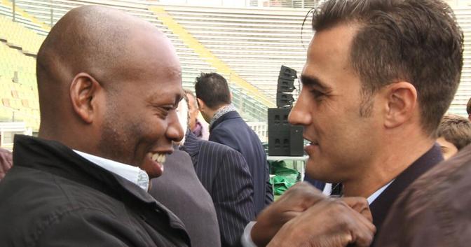 L'ex stella colombiana Tino Asprilla scherza con Fabio Cannavaro